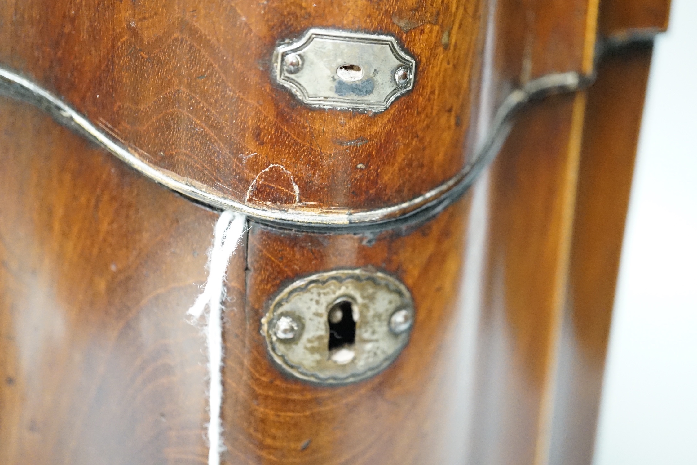 A George III mahogany knife box, with segmented interior, 30cm